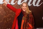 Lucinha Lins posa durante estreia