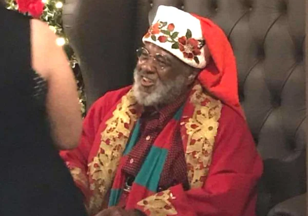 Papai Noel negro contratado por shopping faz sucesso na web