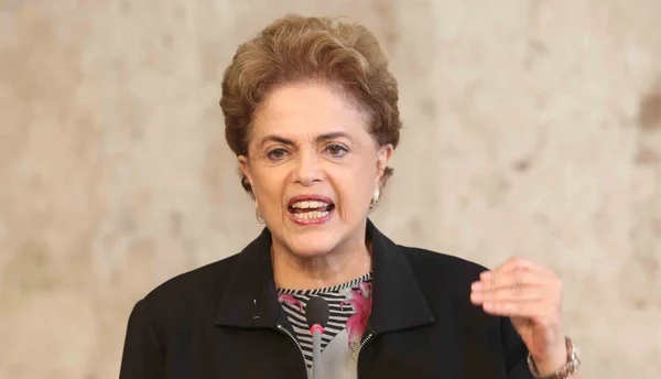 Após grampos, Dilma receberá grupo de juristas “pela legalidade”
