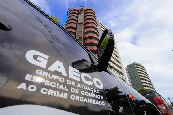 Foto colorida de carro da GAECO do Rio de Janeiro - Metrópoles