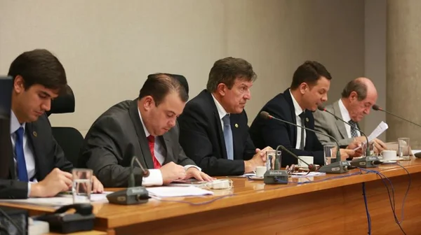 Distritais tentam “texto de consenso” para garantir votação do Uber