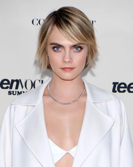 <b>Cara Delevigne</b>: a modelo e atriz britânica já afirmou em entrevistas que o estresse da passarela a fez desenvolver a doença <b>Cara Delevigne</b>: a modelo e atriz britânica já afirmou em entrevistas que o estresse da passarela a fez desenvolver a doença