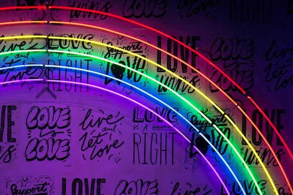 Pink money? Como não cair em ciladas corporativas no ativismo LGBT