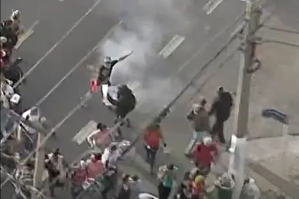 Imagem colorida de dispersão em protesto