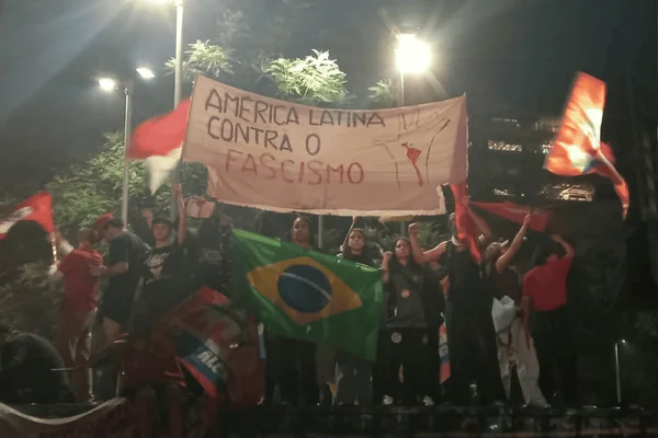“Acabou esquerda paz e amor”: ato pró-Lula na Faria Lima endurece discurso - destaque galeria “Acabou esquerda paz e amor”: ato pró-Lula na Faria Lima endurece discurso - destaque galeria