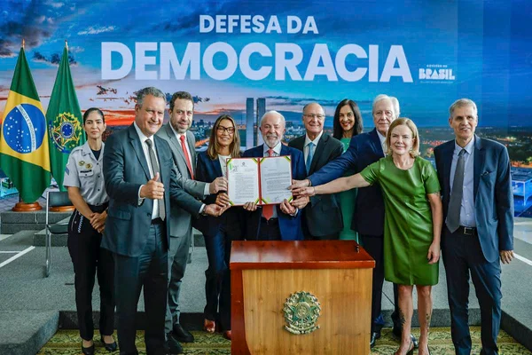 PM espancada no 8/1 estava com Lula durante veto ao PL da Dosimetria