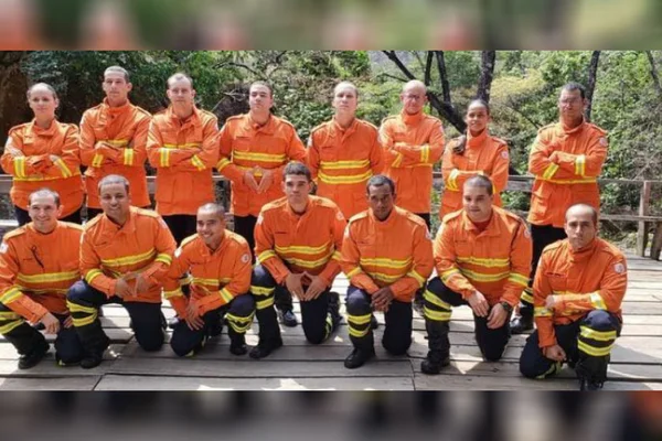 Bombeiros do DF fazem gesto simulando vagina ao posar para foto