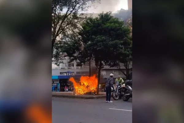Homem coloca fogo em carrinho de supermercado