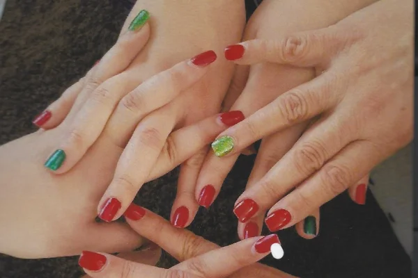 Vem, primavera: 10 cores de esmalte para arrasar na estação das flores