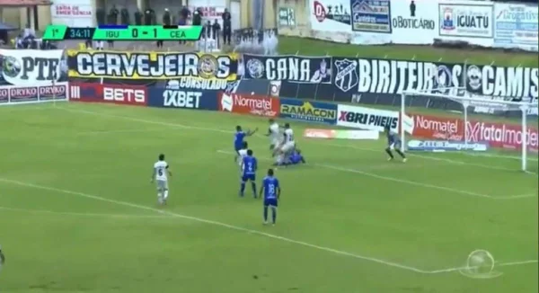 Jogador faz gol deitado no Campeonato Cearense - Metrópoles