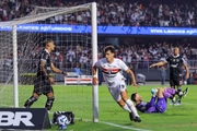 Juan Dinenno comemorando gol pelo São Paulo