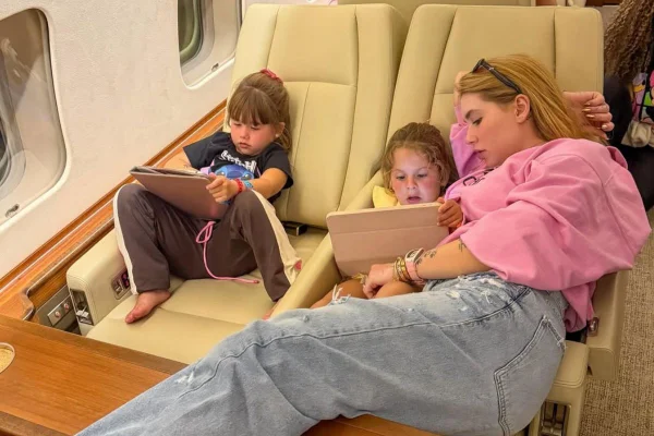 Foto colorida de Virginia e os filhos - Metrópoles
