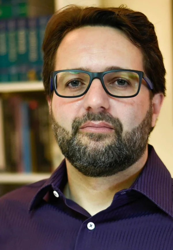 Jornalista Renato Alves lança “O Povo da Lua” no Ernesto Café