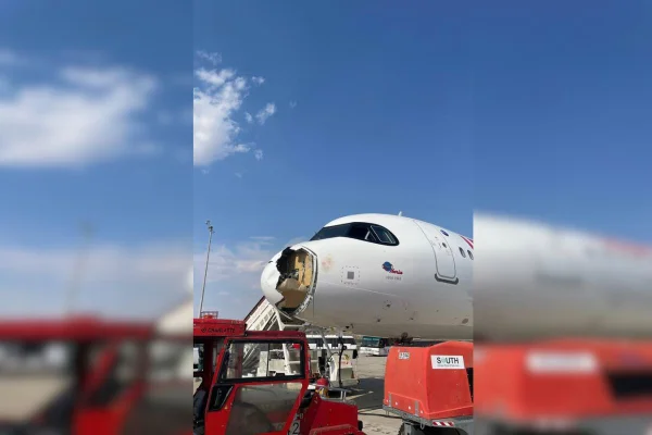 Imagem colorida, avião que fez pouso de emergencia Espanha - Metrópoles