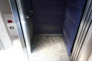 Elevador do prédio também ficou com rastro de sangue Elevador do prédio também ficou com rastro de sangue