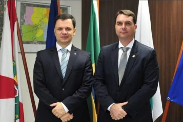 Flávio visita Anderson Torres na Papudinha