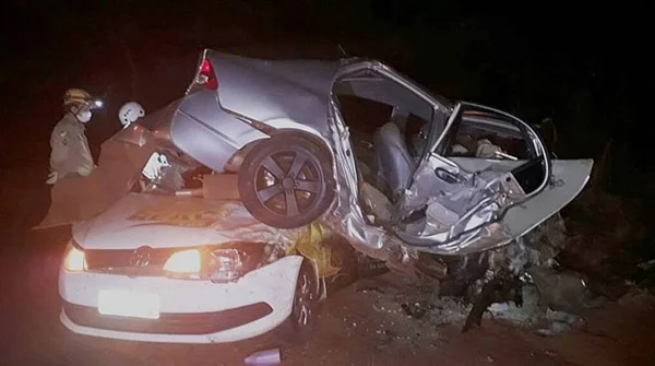 Acidente deixa 6 mortos e 2 feridos graves no interior de Goiás