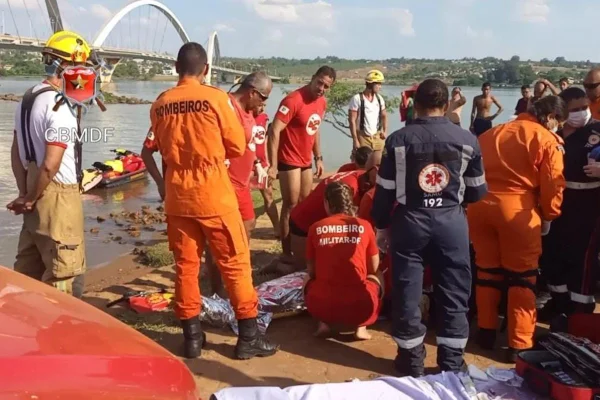 Jovem de 20 anos se afoga e é reanimado por bombeiros no Lago Paranoá