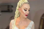 Cantora turca Gül Tut, conhecida artisticamente como Güllü