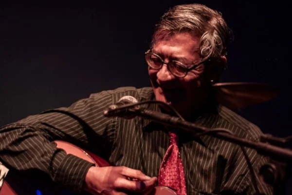 Cantor Júlio Reny perde a visão após ser espancado em show