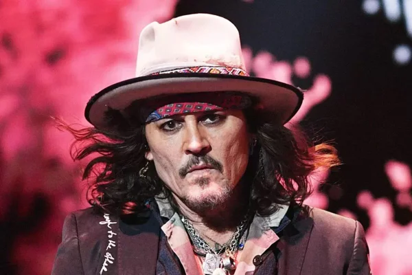 Ex-detetive de Amber Heard lança livro com revelações sobre Depp