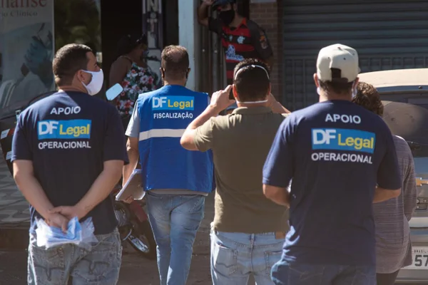Fiscais fecham 9 lojas no 1º dia de restrição em Ceilândia e na Estrutural