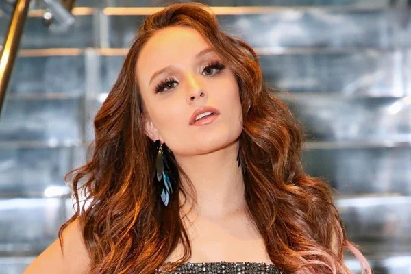 Larissa Manoela mostra o corpão e deixa fãs loucos: “Perfeita!”