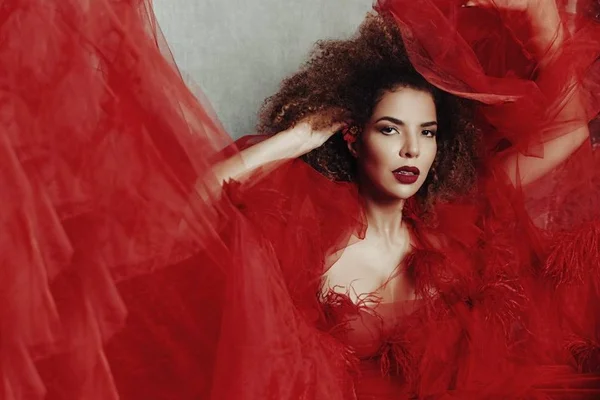 Em novo álbum, Vanessa da Mata mantém pop com influência regional