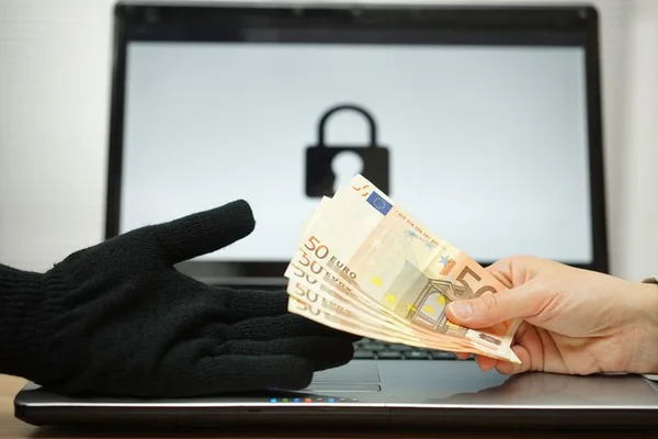 Preso hacker suspeito de vender programa para roubar dados bancários