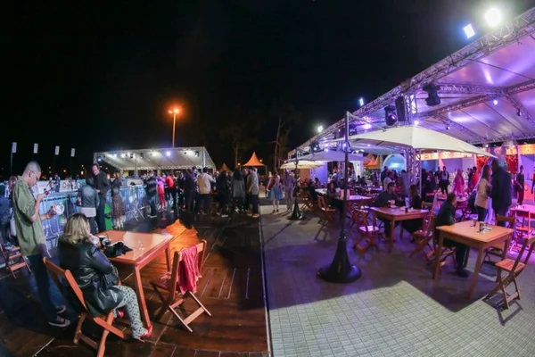 Brasília Ice Park oferece sessões de cinema ao ar livre por R$ 5