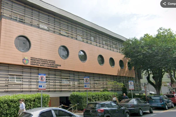 Imagem colorida da fachada do Hospital Municipal Maria Braido. Metrópoles