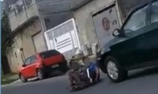 Homem atropela e mata menino que brincava com o irmão em carrinho de rolimã