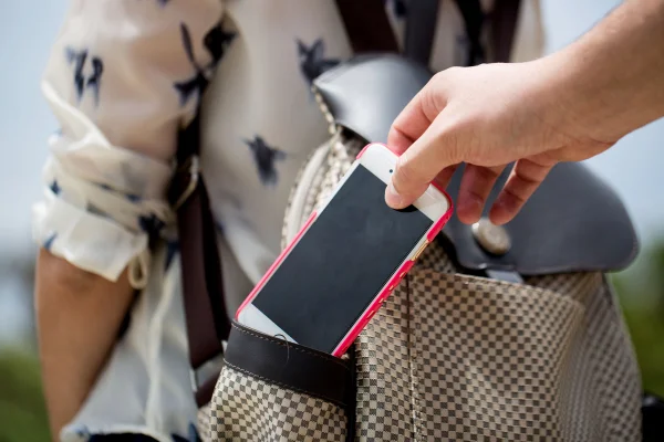 Cuidado com o celular. Distrito Federal registra média de 19 furtos de aparelhos por dia