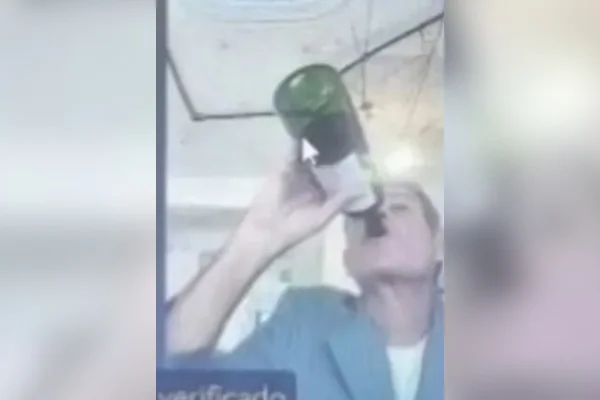 O juiz Milton Lívio Lemus Salles durante sessão realizada por videoconferência pelo TJMG