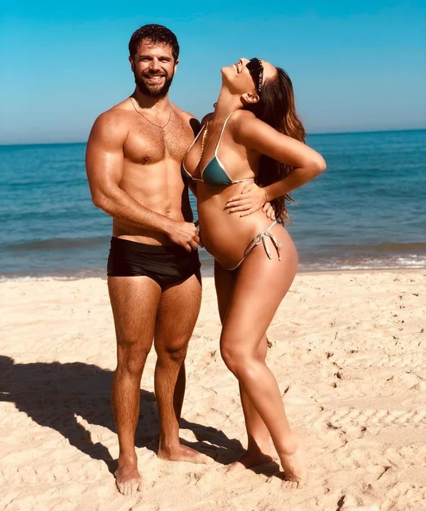 Sabrina Sato aproveita praia e exibe barriga da gravidez de 5 meses - destaque galeria