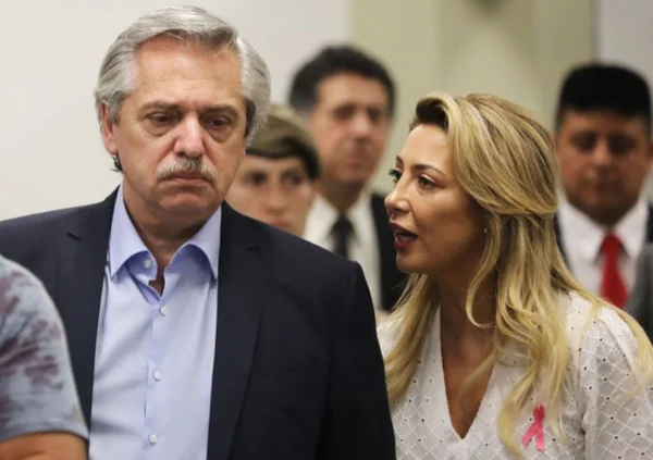 Imagem colorida de Alberto Fernández e Fabiola Yáñez - Metrópoles