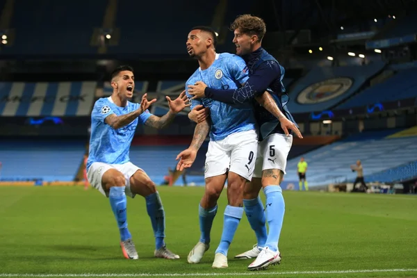 Manchester City domina, vence Real Madrid e segue em frente na Champions