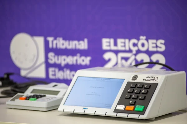 Militares do Ministério da Defesa visitam o TSE