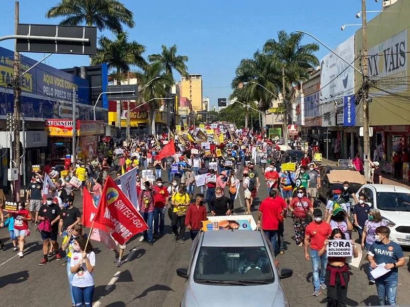 Segundo a CUT-GO, outros 14 municípios também fizeram manifestações Segundo a CUT-GO, outros 14 municípios também fizeram manifestações