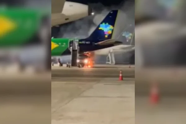 Imagem colorida de um caminhão em chamas em um pátio de aviões do Aeroporto Internacional de Viracopos - Metrópoles