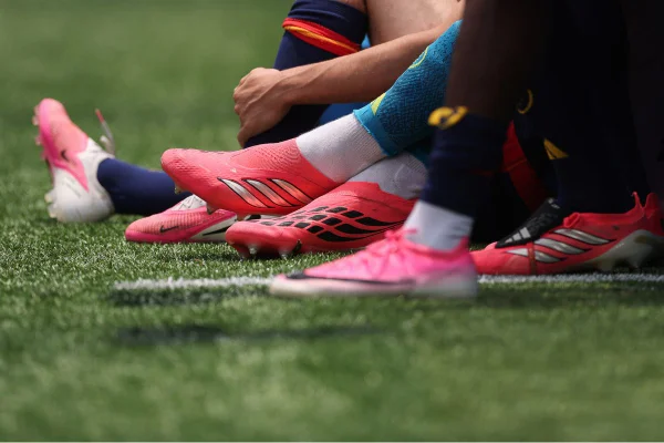 Adidas polêmica chuteiras rosa copa do mundo - metrópoles