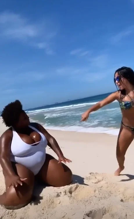 Jojo foi até o chão Jojo foi até o chão