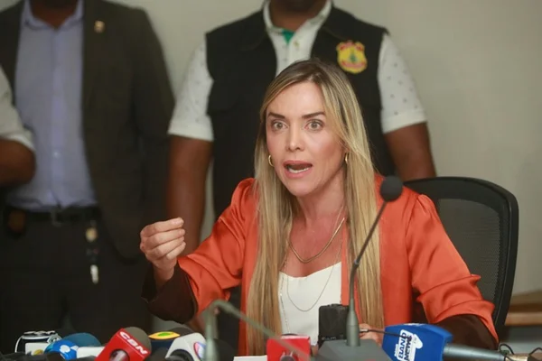 Celina sofre com “demônio de 1º escalão se levantando”, diz pastora
