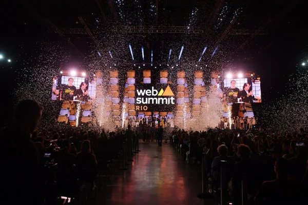 Foto colorida do último dia de Web Summit Rio - Metrópoles
