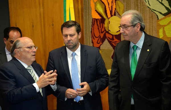 Bicudo e Reale protocolam novo pedido de impeachment e evitam falar sobre Cunha