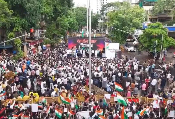 Índia: manifestantes encerram “Revolta das Baratas” após ministro cair