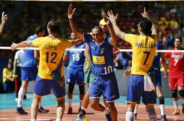 Torcedor enfrenta fila para assistir vôlei do Brasil no Mané Garrincha - imagem 9 Torcedor enfrenta fila para assistir vôlei do Brasil no Mané Garrincha - imagem 9