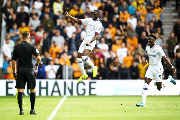 Chelsea atropela o Wolverhampton; United e Tottenham também vencem