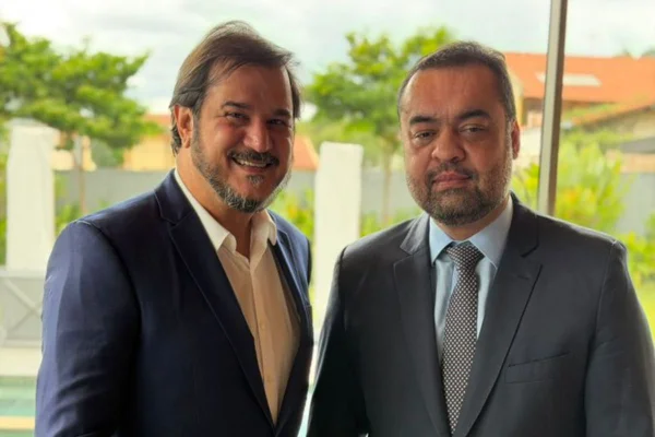 Foto colorida de Antônio Rueda e Claudio Castro - Metrópoles