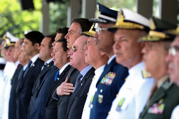 Planalto ficou “completamente militarizado”, reconhece Bolsonaro